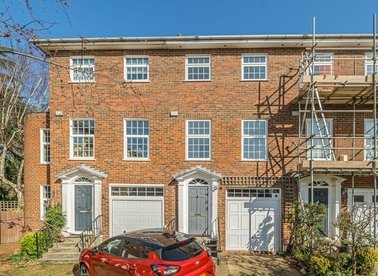 Properties for sale in Heatherdale Close - KT2 7SU view1