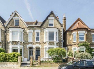 Properties for sale in Heathfield Gardens - W4 4JY view1