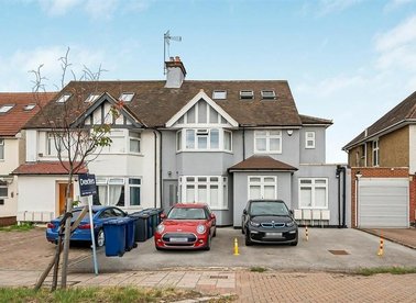 Properties for sale in Hendon Way - NW2 2NG view1