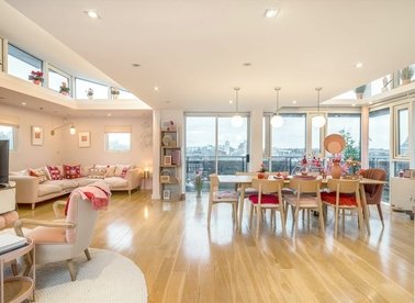 Properties for sale in High Holborn - WC1V 6DR view1