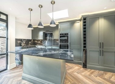 Properties for sale in High Street - TW8 0AH view1