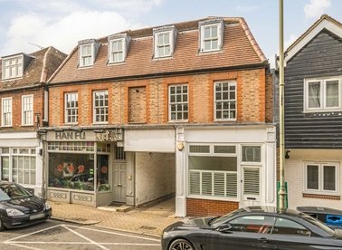 Properties for sale in High Street - KT7 0SF view1