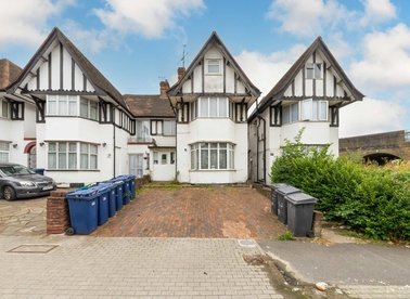 Properties for sale in Highfield Avenue - NW11 9UD view1
