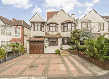 Properties for sale in Highfield Avenue - NW11 9EU view1