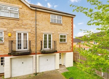 Properties for sale in Highgrove Close - N11 3PT view1