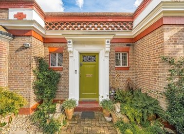 Properties for sale in Hillside Road - SW2 3HL view1