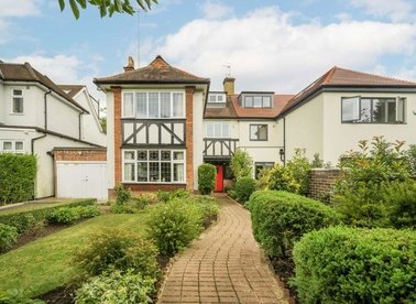 Properties for sale in Hodford Road - NW11 8NL view1