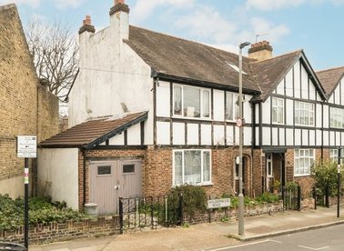 Properties for sale in Holdernesse Road - SW17 7RG view1