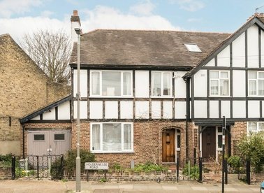 Properties for sale in Holdernesse Road - SW17 7RG view1