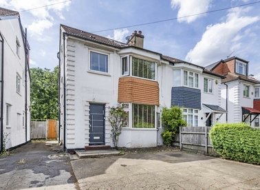 Properties for sale in Holders Hill Road - NW7 1ND view1