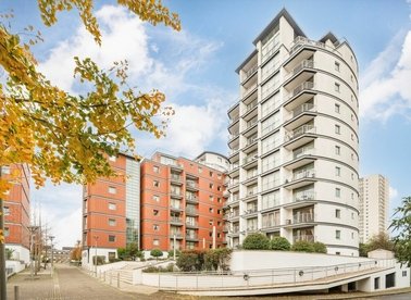 Properties for sale in Holland Gardens - TW8 0AZ view1