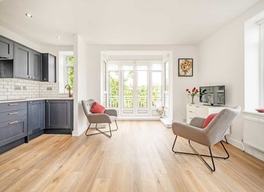Properties for sale in Holland Park Avenue - W11 3RL view1