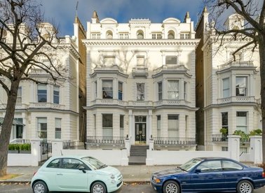 Properties for sale in Holland Park - W11 3SL view1
