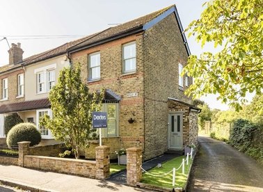 Properties for sale in Holly Road - TW12 1QH view1