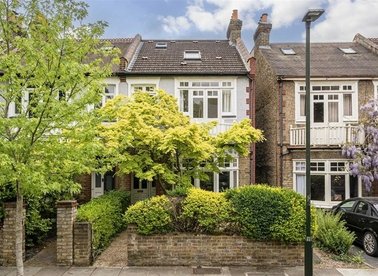 Properties for sale in Holmesdale Road - TW11 9LF view1