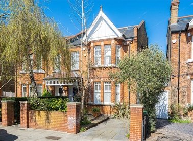 Properties for sale in Holmesdale Road - TW11 9LJ view1