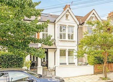 Properties for sale in Honeybrook Road - SW12 0DW view1