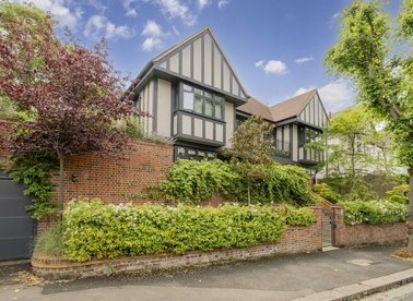 Properties for sale in Hornsey Lane Gardens - N6 5PD view1