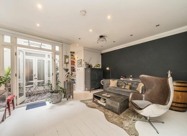 Properties for sale in Hornsey Road - N7 6DU view1