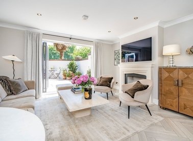 Properties for sale in Hurlingham Square - SW6 3DZ view1