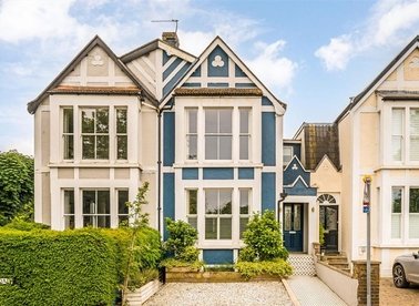 Properties for sale in Hurst Road - KT8 9AF view1
