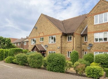 Properties for sale in Kempton Court - TW16 5PA view1