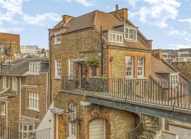 Properties for sale in Kensington Court Mews - W8 5DR view1