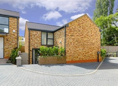 Kensington Place, London, N10