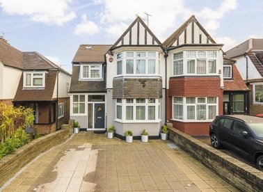 Properties for sale in Kent Gardens - W13 8BU view1