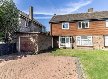 Properties for sale in Kenton Avenue - TW16 5AS view1