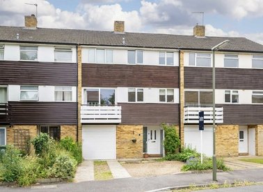 Properties for sale in Kenton Avenue - TW16 5AT view1