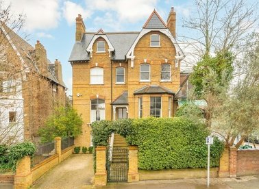 Properties for sale in Kings Road - TW10 6EP view1