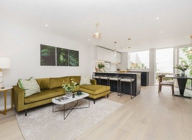 Properties for sale in Knights Hill - SE27 0QP view1