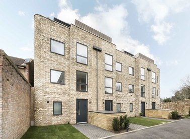 Properties for sale in Knights Hill - SE27 0QP view1