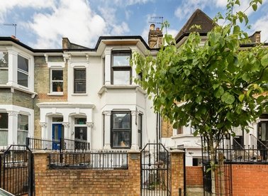 Properties for sale in Kyverdale Road - N16 6PH view1