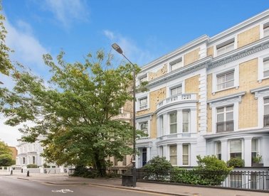 Properties for sale in Ladbroke Grove - W11 1PG view1