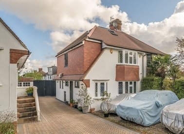 Properties for sale in Lamberhurst Road - SE27 0SD view1