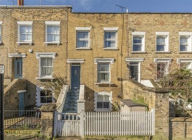 Properties for sale in Lambourn Road - SW4 0LY view1