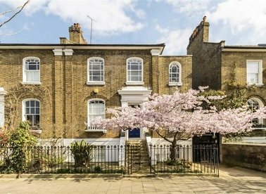 Properties for sale in Lansdowne Gardens - SW8 2EL view1