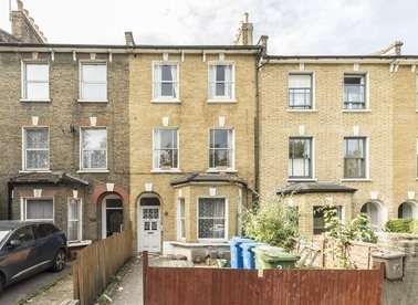 Properties for sale in Lausanne Road - SE15 2HU view1