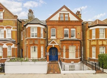 Properties for sale in Lavender Gardens - SW11 1DJ view1