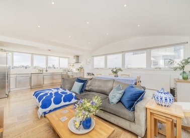 Properties for sale in Lavender Hill - SW11 5TB view1