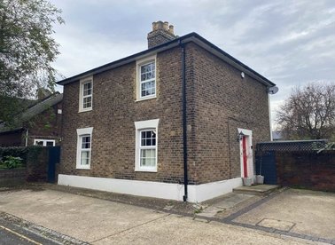 Properties for sale in Layton Road - TW8 0PX view1