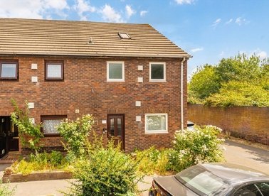 Properties for sale in Layton Road - TW8 0PU view1