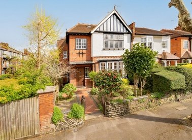 Leaside Avenue, London, N10