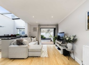 Properties for sale in Leathwaite Road - SW11 6RS view1