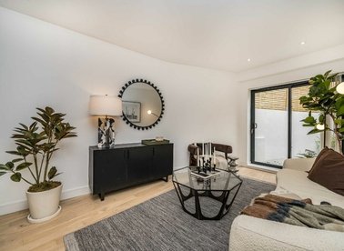 Properties for sale in Lillium Mews - SW19 8PG view1