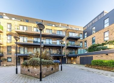 Properties for sale in Lion Wharf Road - TW7 6XX view1