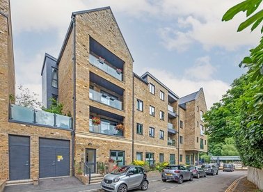 Properties for sale in Lion Wharf Road - TW7 6XX view1