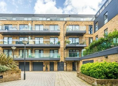 Properties for sale in Lion Wharf Road - TW7 6XX view1